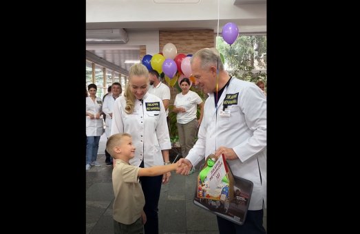 Головні герої сьогодні не в халатах… 🎒❤️